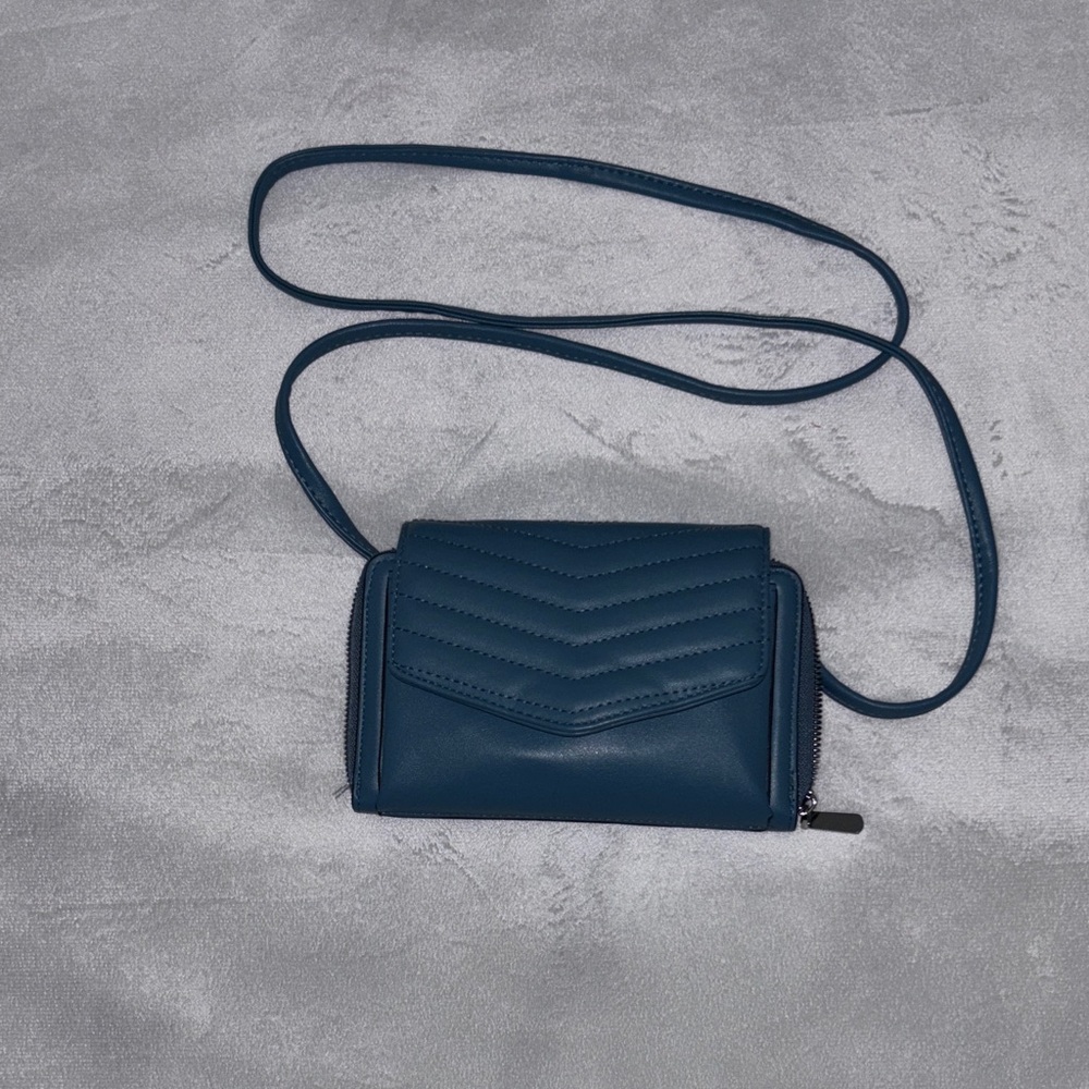 Kohl’s Elegant Blue Crossbody Bag